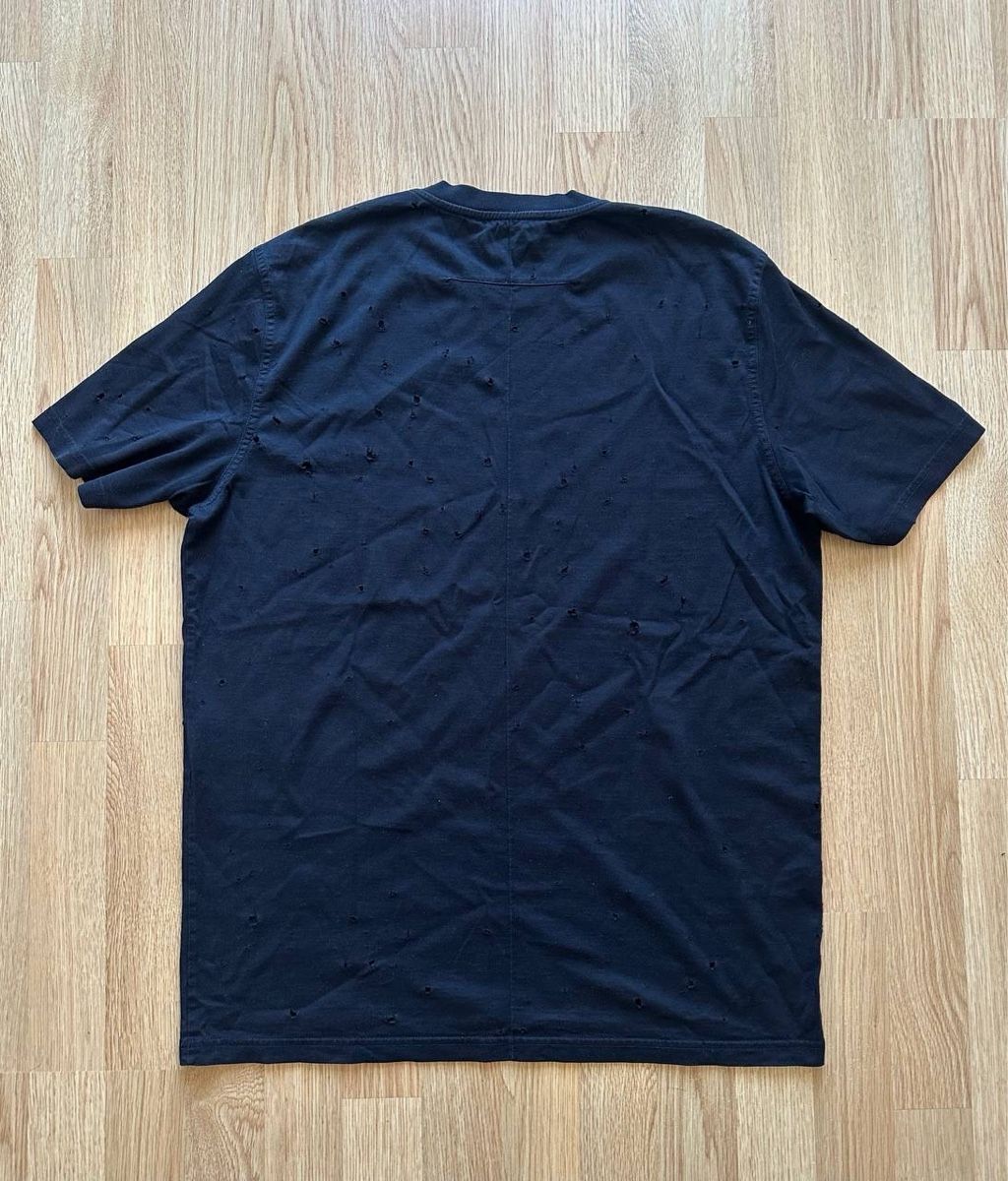 Givenchy T-Shirts: Givenchy Paris Tshirt  – Gebraucht aus Pfäffikon ZH von Nataliia. 3
