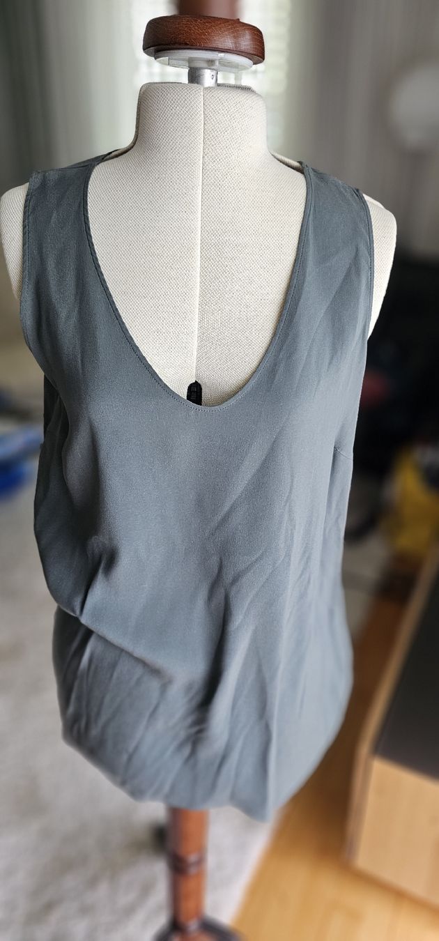 Brunello Cucinelli Top: Seidentop Brunello Cucinelli  grau elegant Top Bluse  – Usato da Riedikon venduto da Winter21.