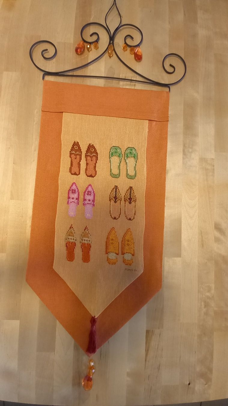 Tutte le decorazioni: Broderie orientale faite main – Usato da L'Abbaye venduto da AngeGafner
