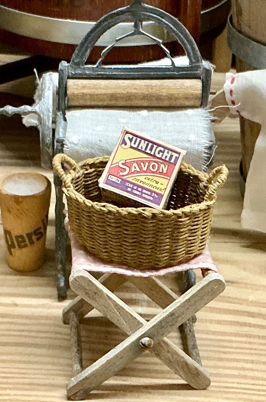 Case e mobili per bambole: WASCHTAG IN DER PUPPENSTUBE – Usato da Zell LU venduto da Silvermemory