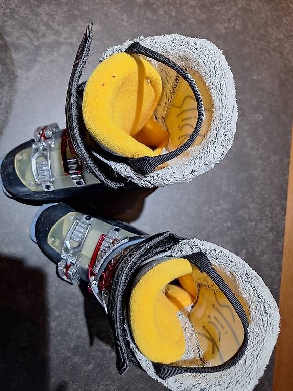 Schuhe für Jungen: Skischuhe Grösse 24 – Gebraucht aus Etziken von v.z 2