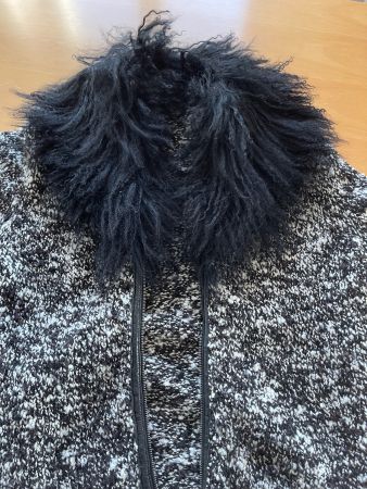 Edle Strickjacke Gr. 36/37 m.Tibetlamm Fellkragen, schön!
