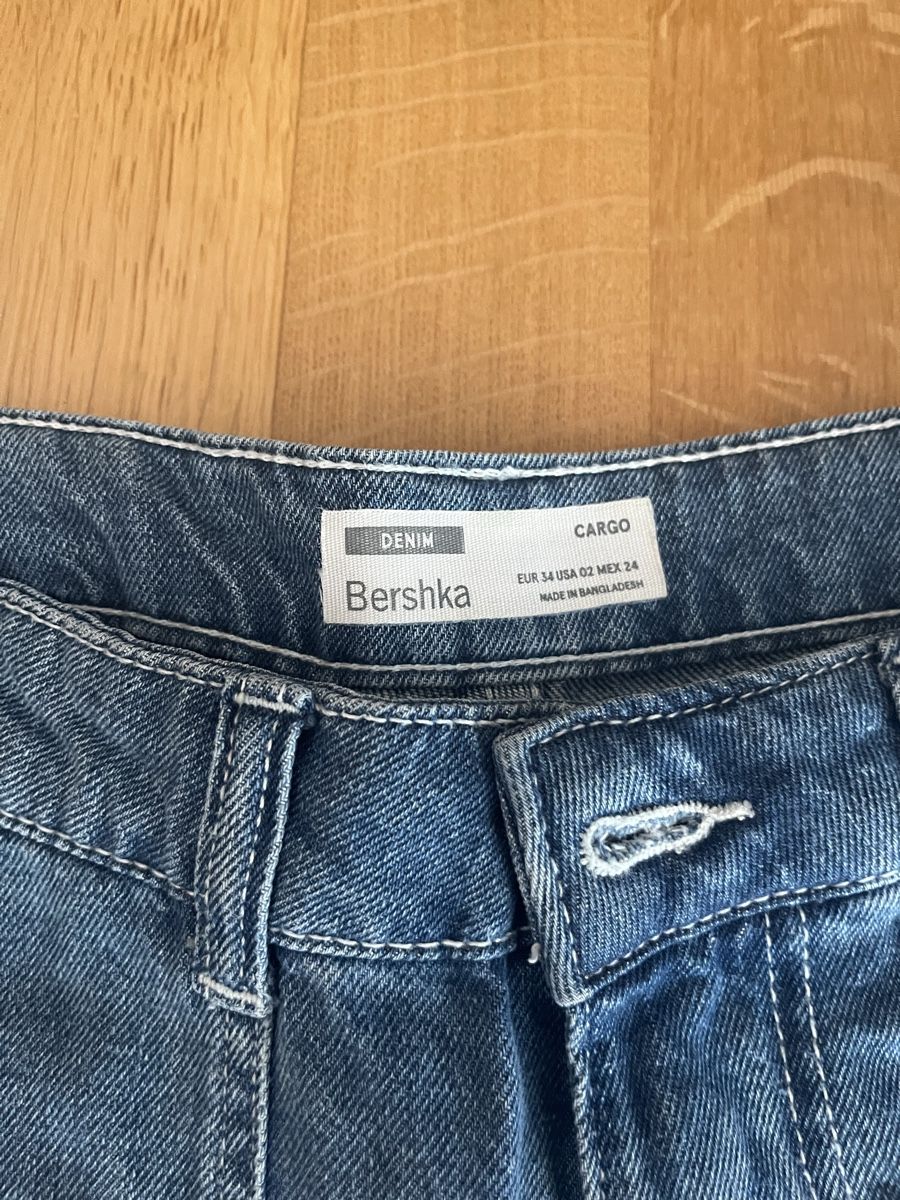 Bershka Jeans: Damen Jeans Cargo Bershka – Usato da Naters venduto da mar_fp7t 2