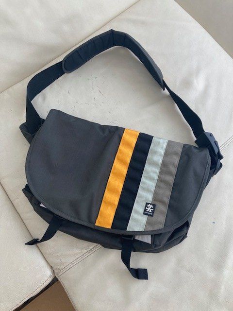 Crumpler Taschen: Crumpler Messenger Bag / Laptop tasche – Gebraucht aus Seedorf UR von Kelvis8