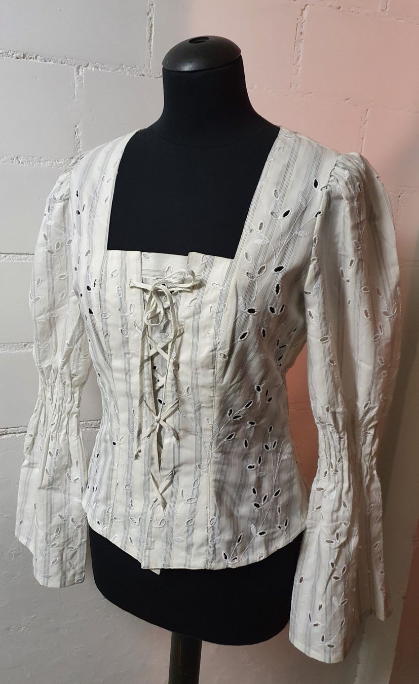 Camicette: Neu: "Wallmann" / edle Trachten Mieder-Bluse Gr. 40 / Creme – Nuovo (secondo la descrizione) da Muri AG venduto da Edlerweiss 1