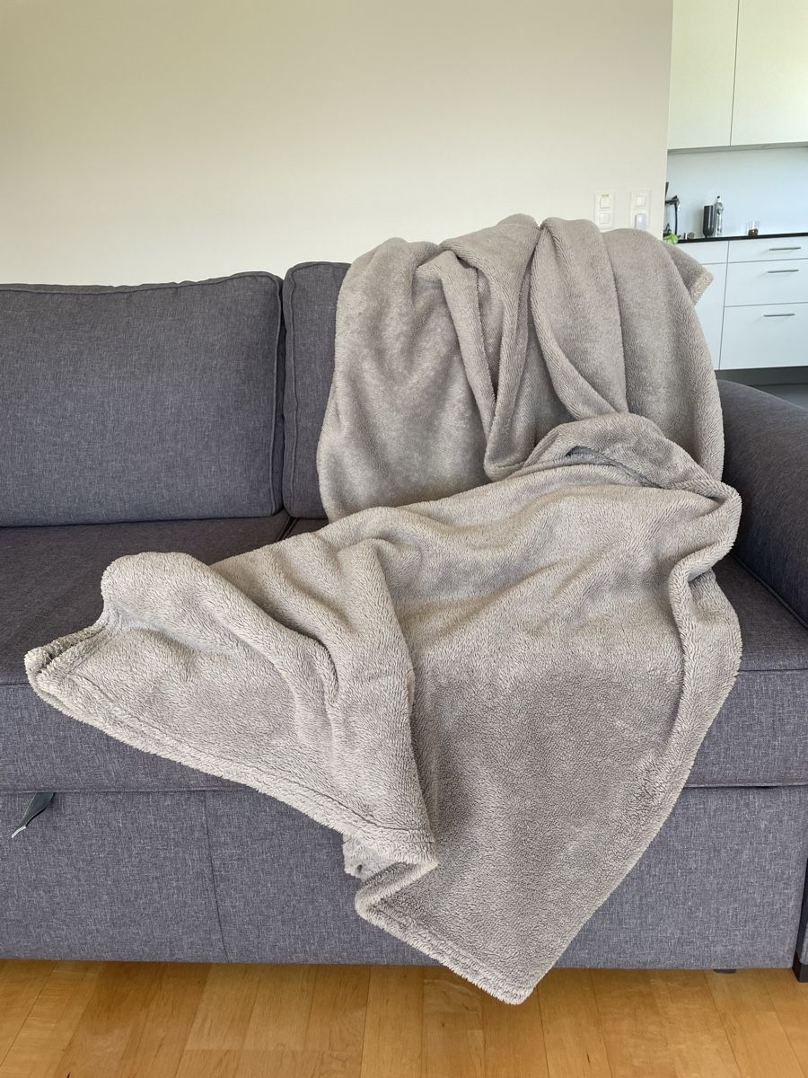 Decken: Kuscheldecke grau – Gebraucht aus Thalwil von Andieg