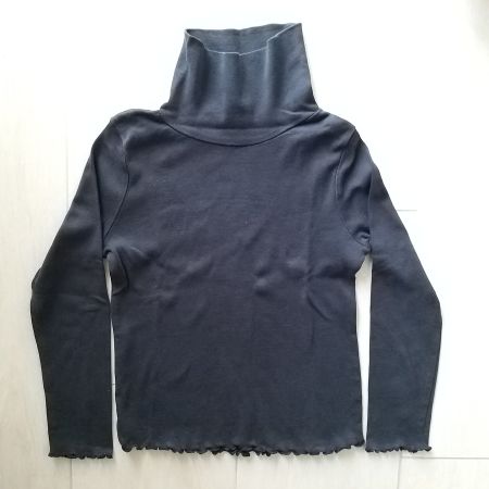 Pull col roulé bords volantés, bleu marine