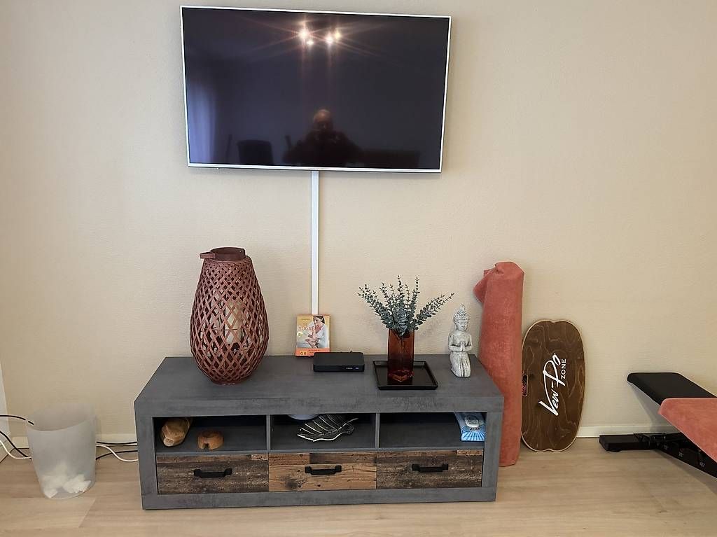 TV Möbel: TV-Möbel – Gebraucht aus Wolfhausen von san_fqv5