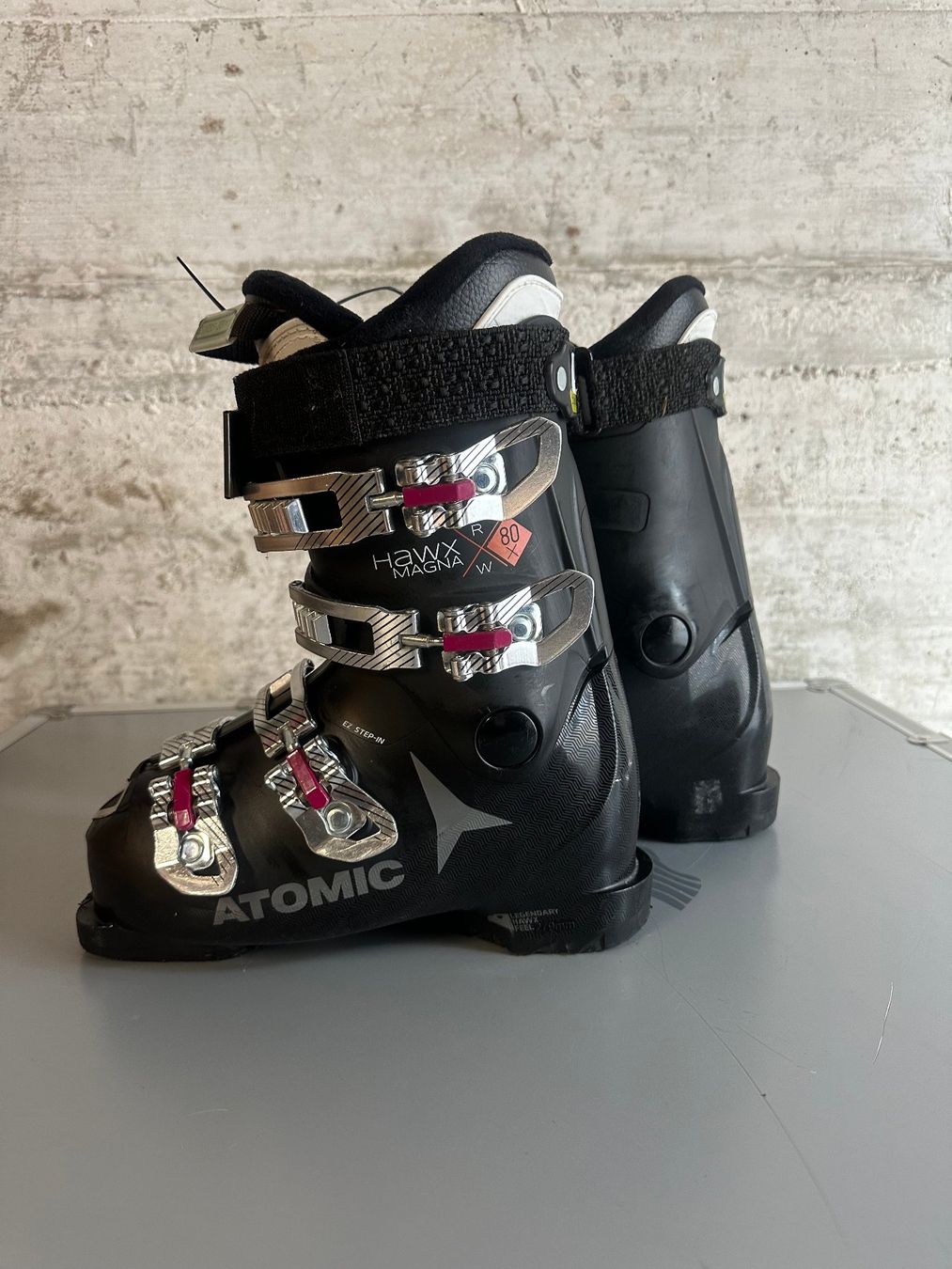 Atomic Scarpe da uomo: Atomic Skischuhe 23.5 / Gr. 37 Wie Neu – Usato da Emmenbrücke venduto da karkarkar 2