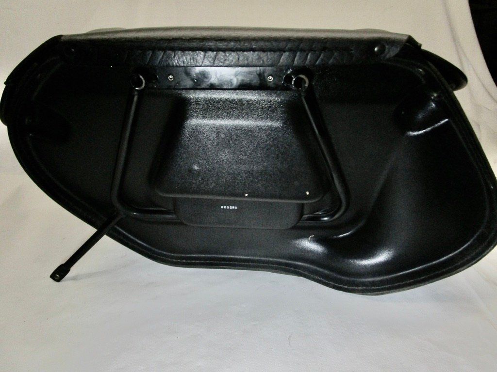 Harley-Davidson Tutti i ricambio per moto: Harley Satteltasche rechts 90477-00 – Usato da Trimmis venduto da hajaho 3