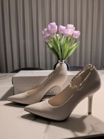 Beige/Creme Damenpumps Gr. 40 - Catwalk, mit Kettchen neu