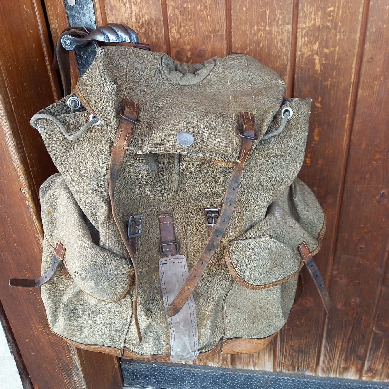 Armée suisse Sacs à dos: Alter Waffenläufer-Rucksack, stark gebraucht – D'occasion à Galgenen par Allerlei8854 9