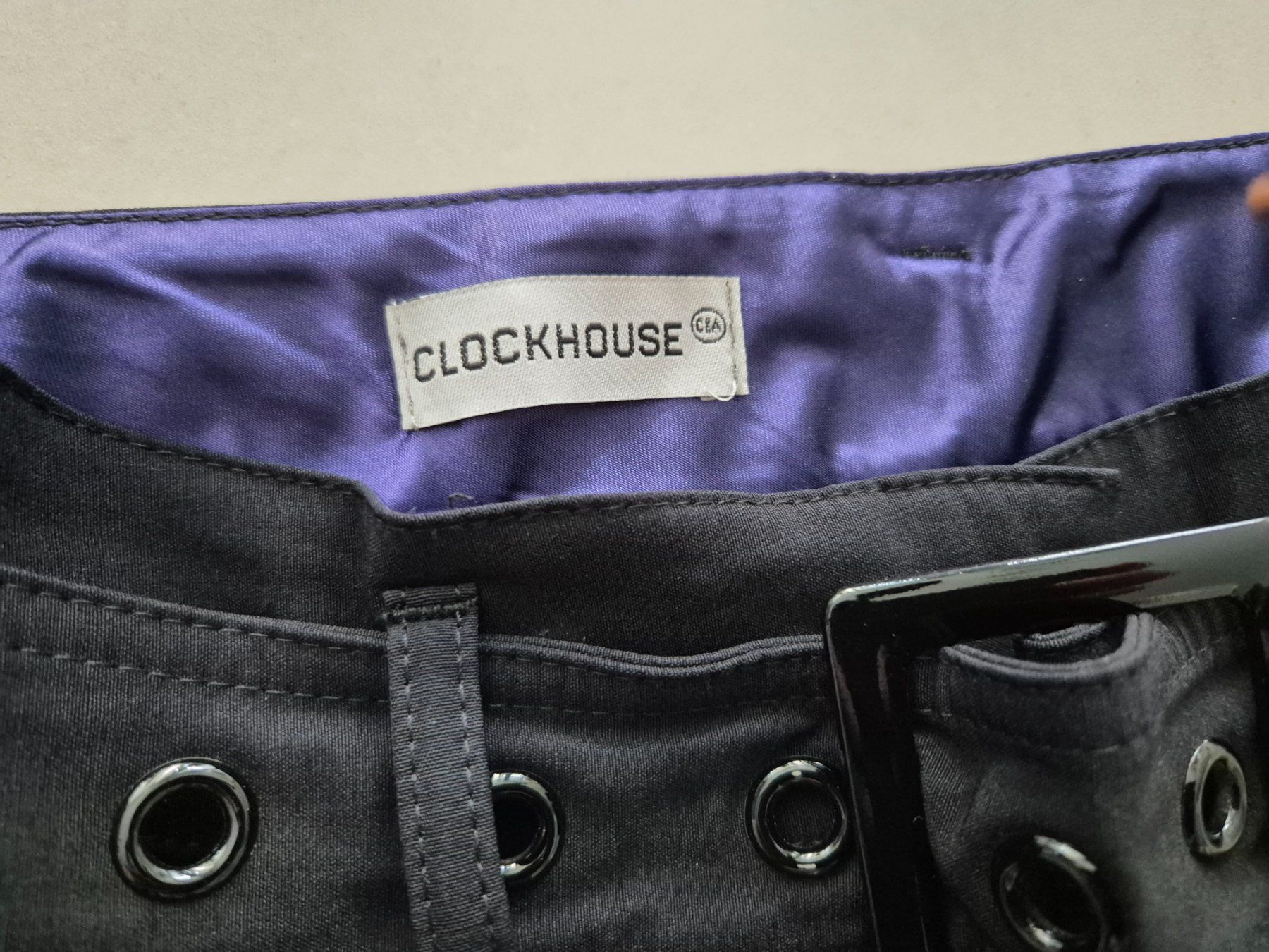 Pantaloni: Schwarze Hosen Clockhouse – Usato da Oberentfelden venduto da Natallia. 4