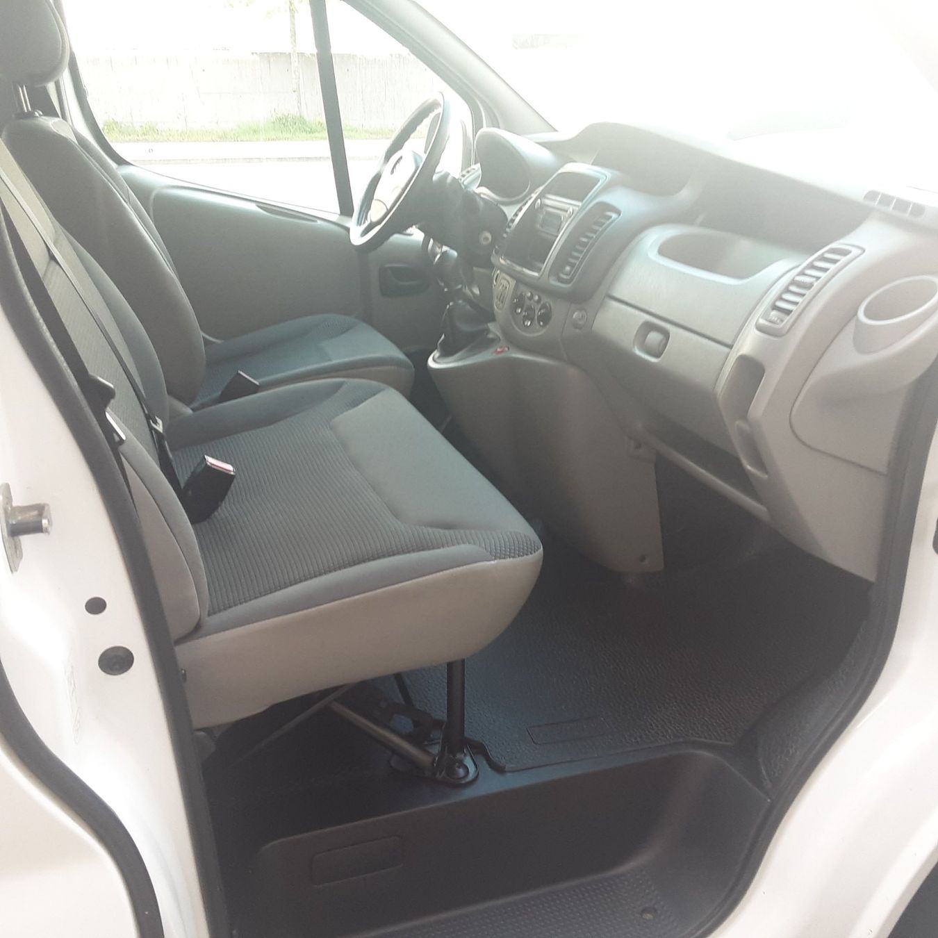 Opel Veicoli commerciali: Opel Vivaro 2.0CDTI L2 H1 – Usato da Emmenbrücke venduto da Zoll58 5