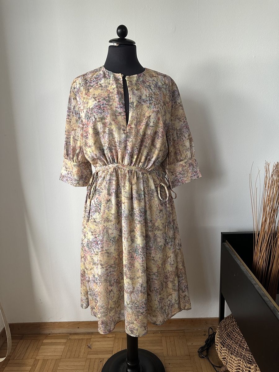 H&M Robes: Kleid mit Blumenmuster Grösse S neu mit Etikett – Neuf avec emballage d'origine à Wohlen AG par jes_9c79 2