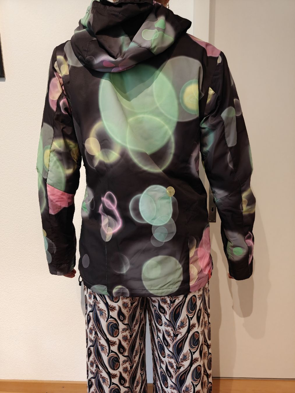 Jacken: Skijacke Roxy schwarz bunt Gr. M – Gebraucht aus Olten von Edelw1ss 2