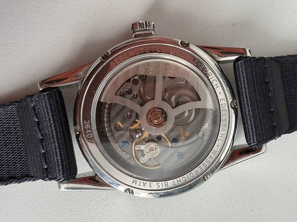 Nomos Orologi: Nomos Zürich Date – Usato da Zürich venduto da timeio 5