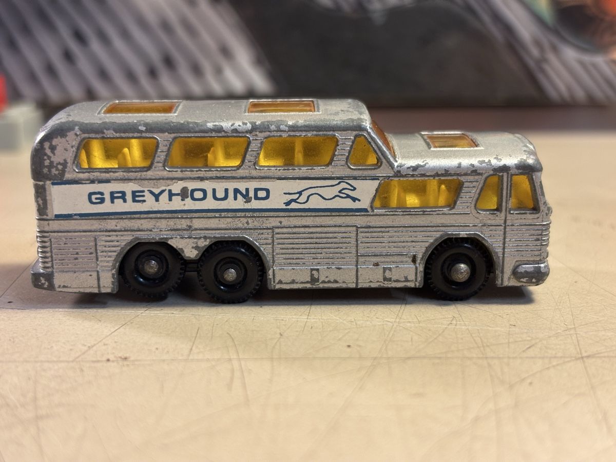 Matchbox Modellautos: Matchbox Coach Greyhound – Gebraucht aus Möriken AG von Classics16 4