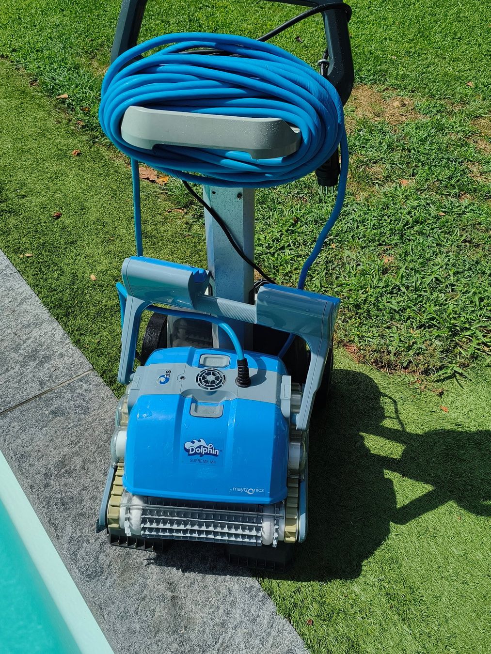 Dolphin Accessoires de piscine: Dolphin Supreme M4 Pool Roboter inkling. Caddy – D'occasion à Losone par chr_jrc8 3