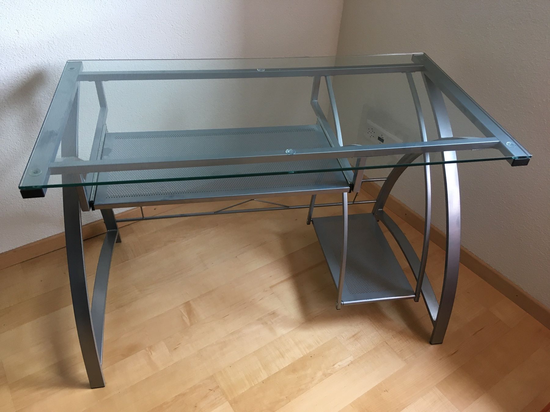 Schreibtische: Glas Computertisch – Gebraucht aus Niederhasli von ercp4