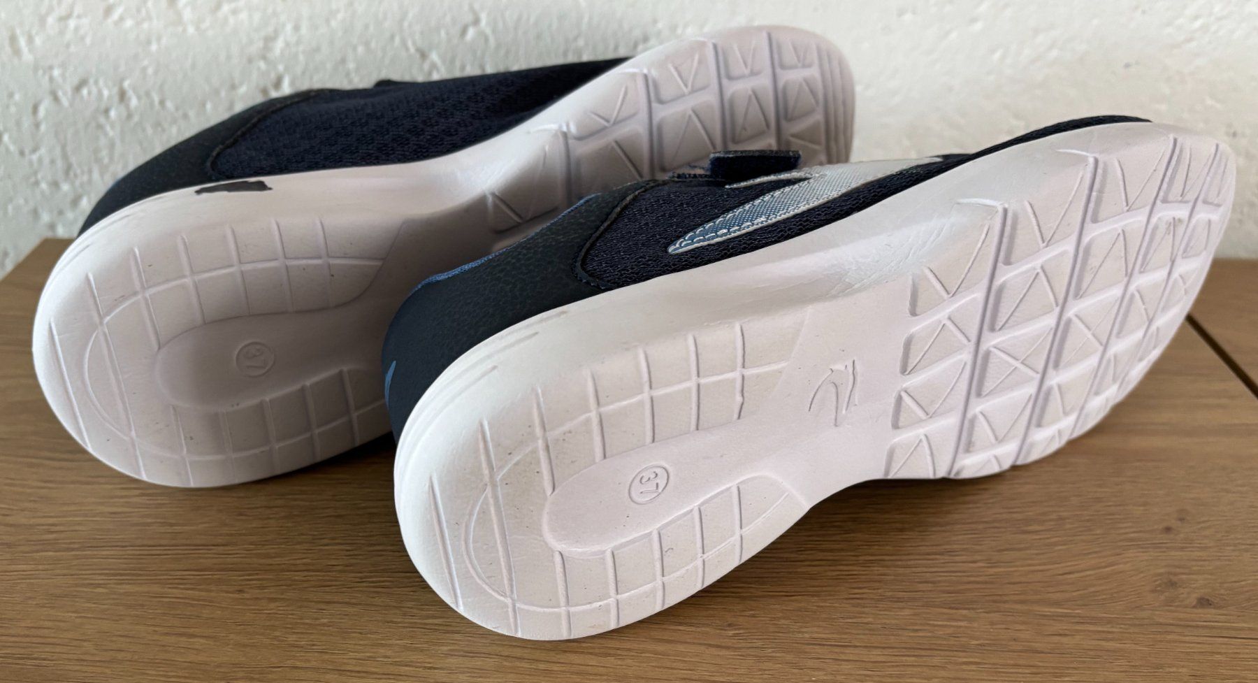 Schuhe für Jungen: Turnschuhe Grösse 37 – Gebraucht aus Zürich von IlkaK 2