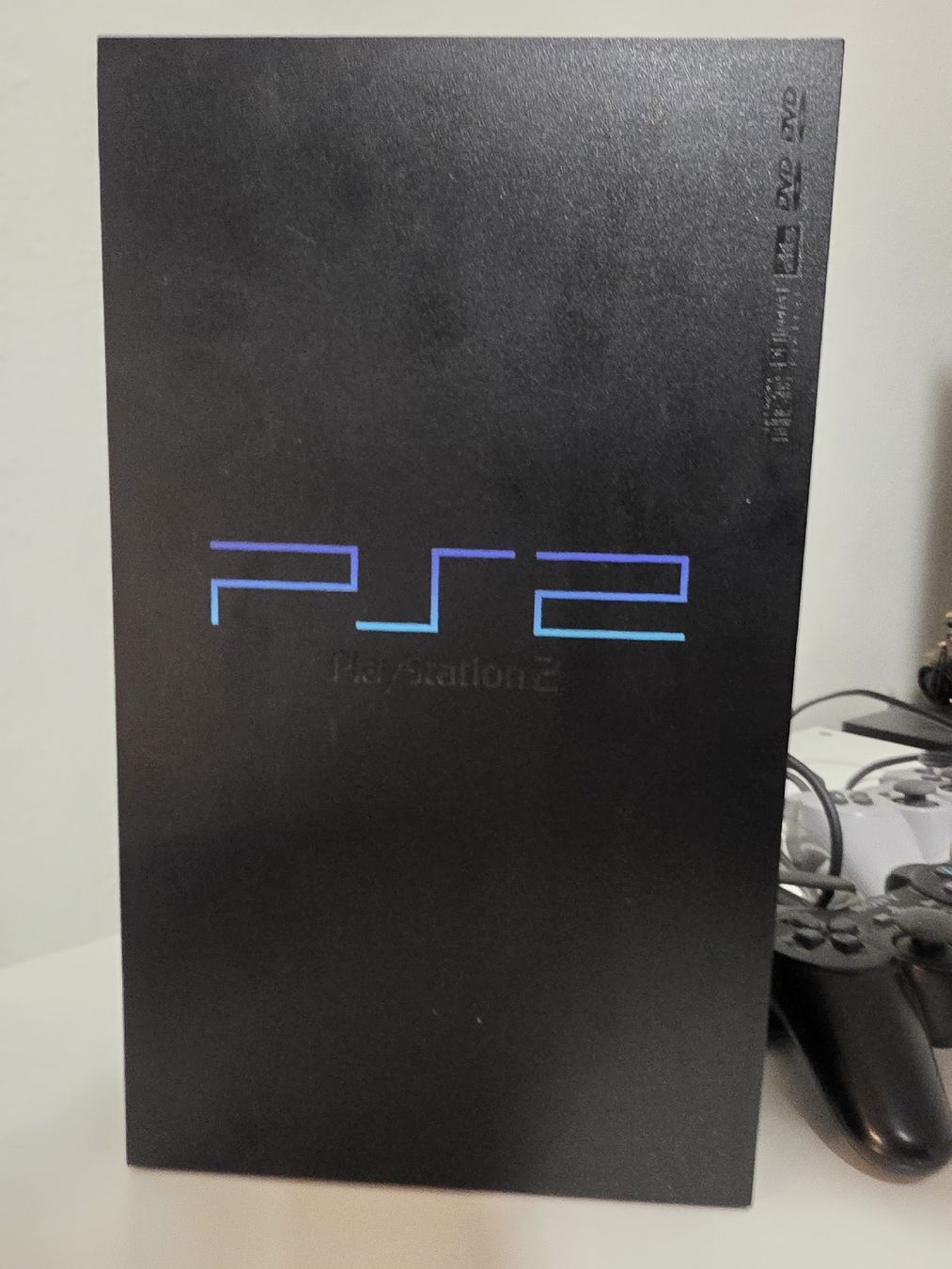 Sony Console: PlayStation 2 Konsole + 2 Controller + 8 Spiele – Usato da Zürich venduto da P-editon