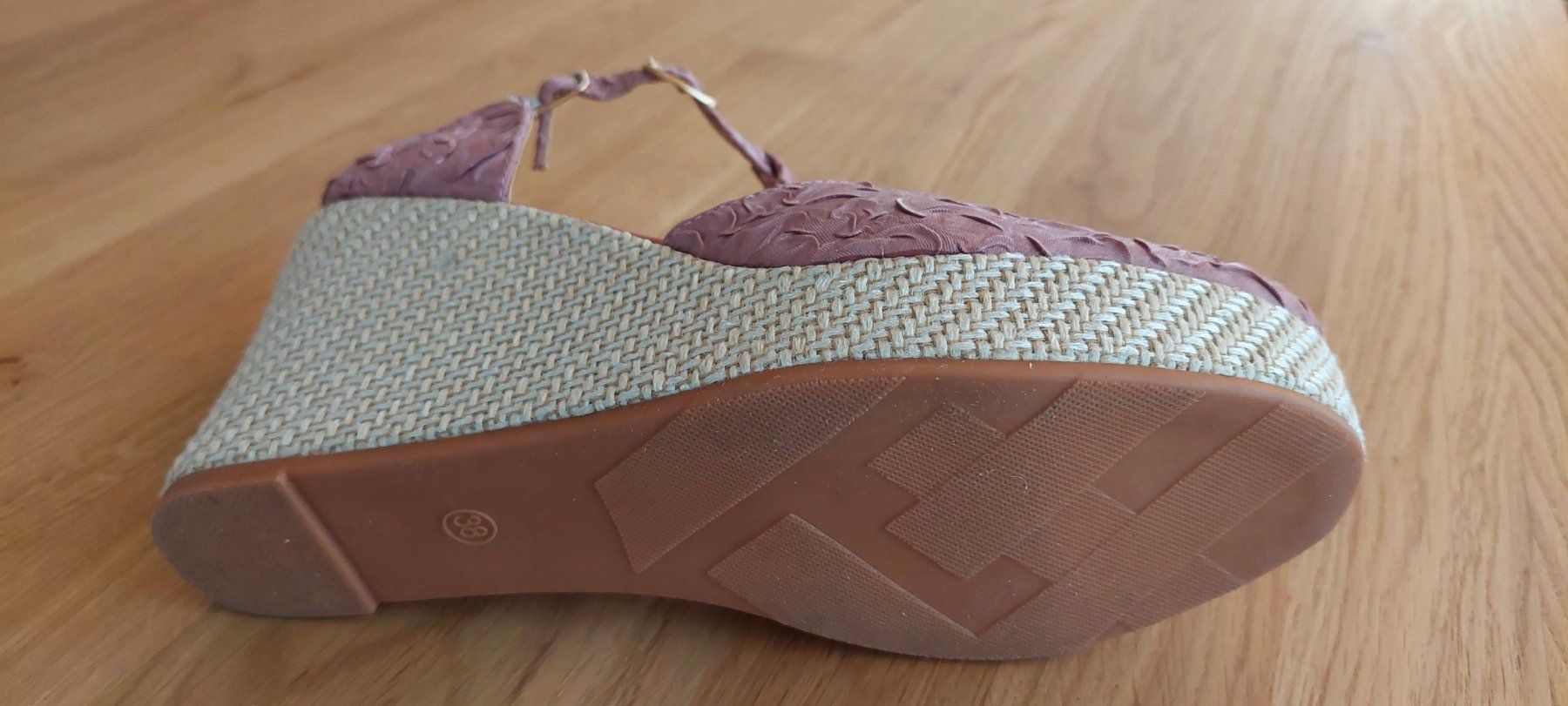 Scarpe da donna: Espadrille mit Keilabsatz – Usato da Hendschiken venduto da Piedi 1