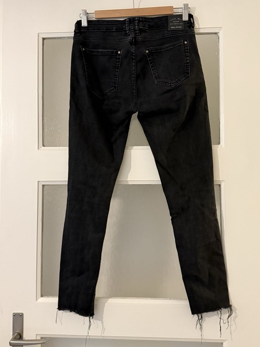 Mango Jeans: Schwarze Mango Jeans mit Rissen, Grösse 38 – Nuovo (secondo la descrizione) da Basel venduto da zukk_ 2