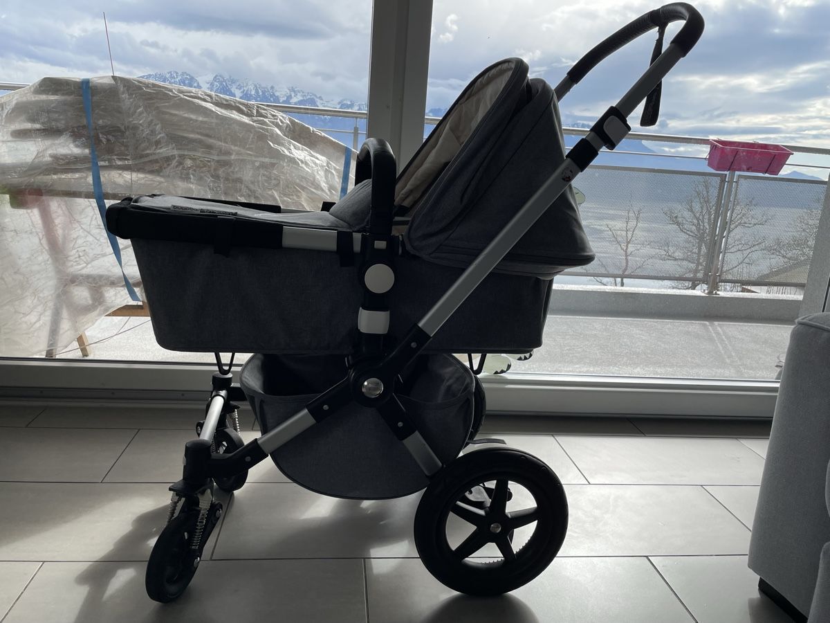 Bugaboo Carrozzine: Poussette Bugaboo Cameleon 3 nacelle + siège +accessoires – Usato da Chardonne venduto da ec_1 3
