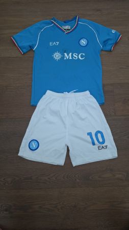 Fussballtrikot Napoli Maradona Grösse 24 EA7 Set