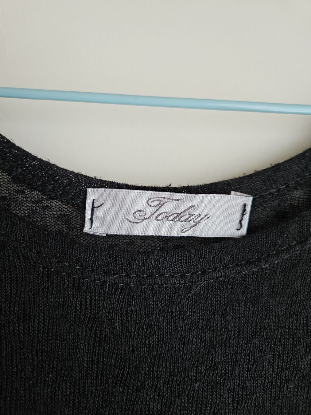 T-shirt: schwarzes Shirt, mit Cut-Outs – Usato da Ebikon venduto da SecondChance_byM 3