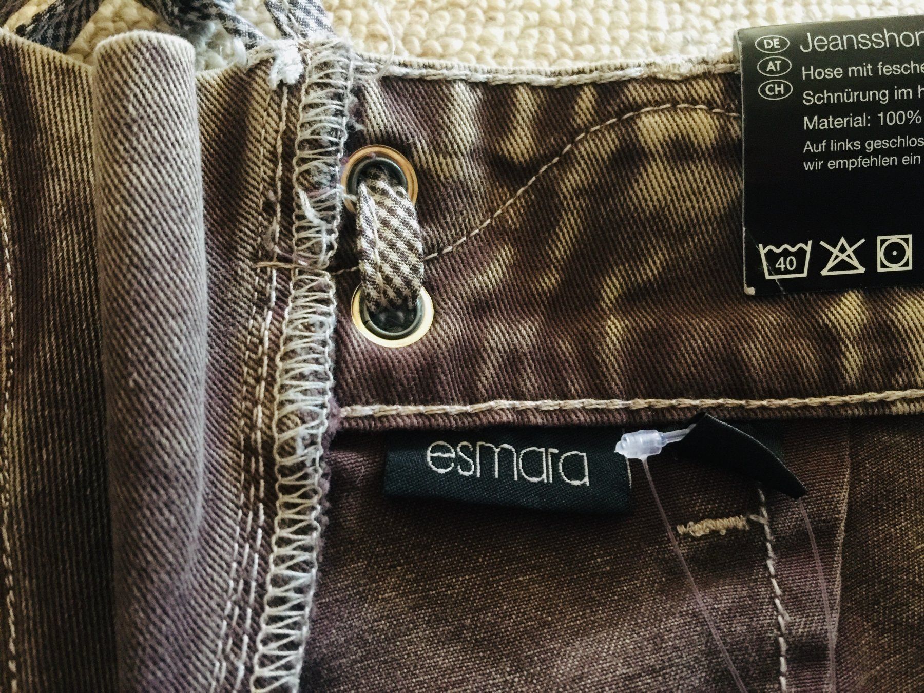 Jeans: Neu Kurz Jean Hosen. – Nuovo e nell'imballaggio originale da NEUENEGG venduto da Antikfrau 5