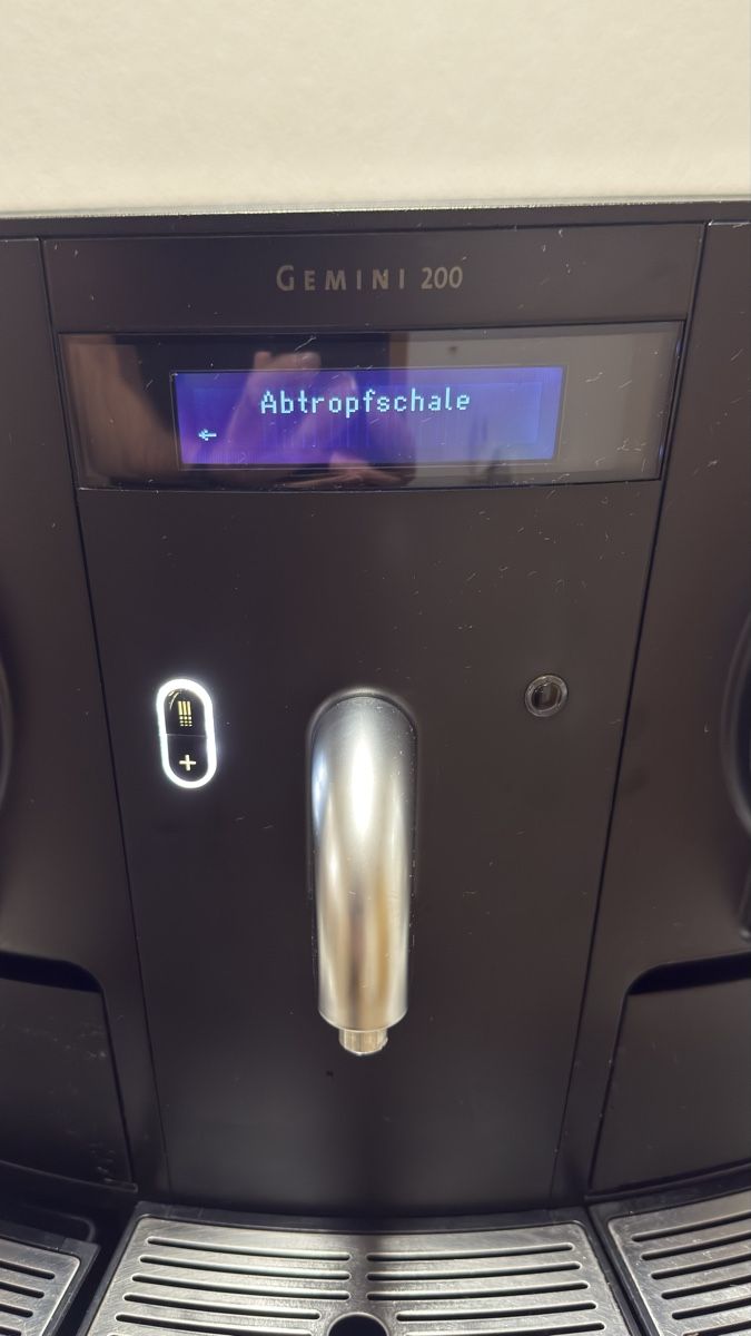 Nespresso Macchine per caffè & Macchine per espresso: Nespresso Gemini 200 – Usato da Schwarzenburg venduto da Tiiago.Pe 2