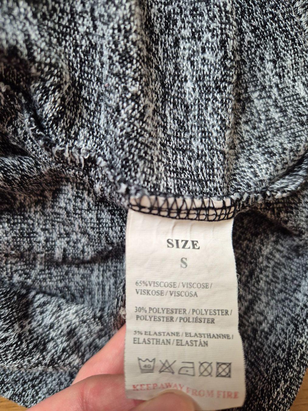 T-shirt: Graues 3/4 Armshirt mit Spitze, Grösse S – Usato da Rheinau venduto da Jackandjones01 2