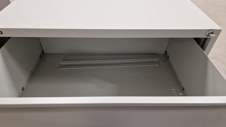 Armadi: Grosser Schubladenschrank – Usato da Romanshorn venduto da Brueggli_Industrie 1
