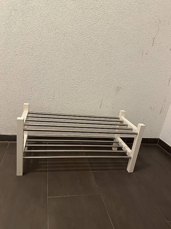 Scaffali: Schuhgestell weiss mit Metallstangen – Usato da Klingnau venduto da mic_qk2t 1