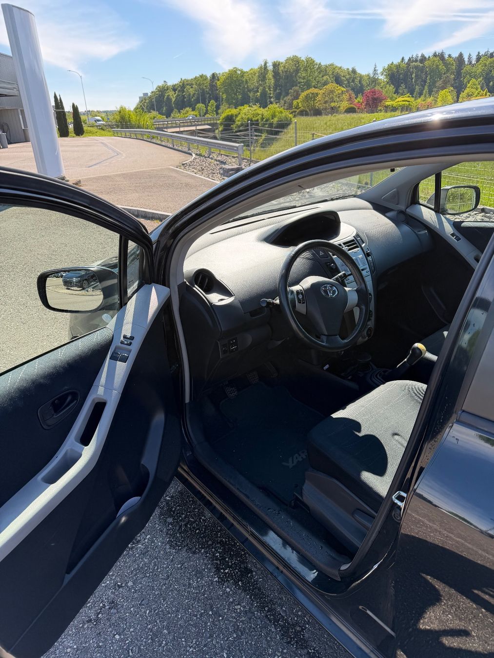 Toyota Automobili: Toyota Yaris 1.3 Benzin – Usato da Lotzwil venduto da le17vin12 3