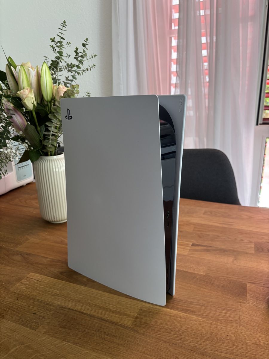 Sony Console: PS5 Disc Edition  – Usato da Langenthal venduto da _.anjaaaa 2