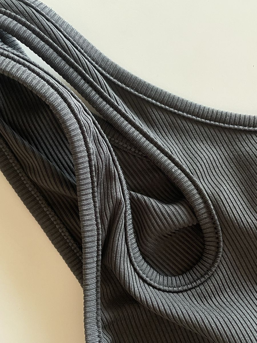 Tops: ALLES RAUS Top asymmetrisch 🔥 – Gebraucht aus Kloten von simones.thriftshop 1