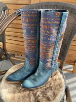 Bottes style santiags, cuir pétrole, tige tissu ethnique