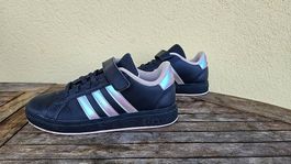 Adidas Mädchen Sneaker Grösse 33 mit Klettverschluss