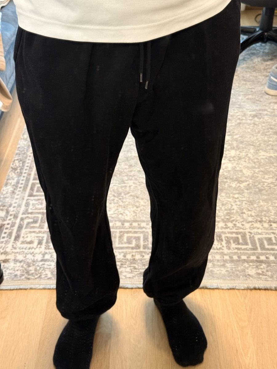 Weekday Pantalons: Weekday Jogginghose  – D'occasion à Näfels par sellmemoric 1