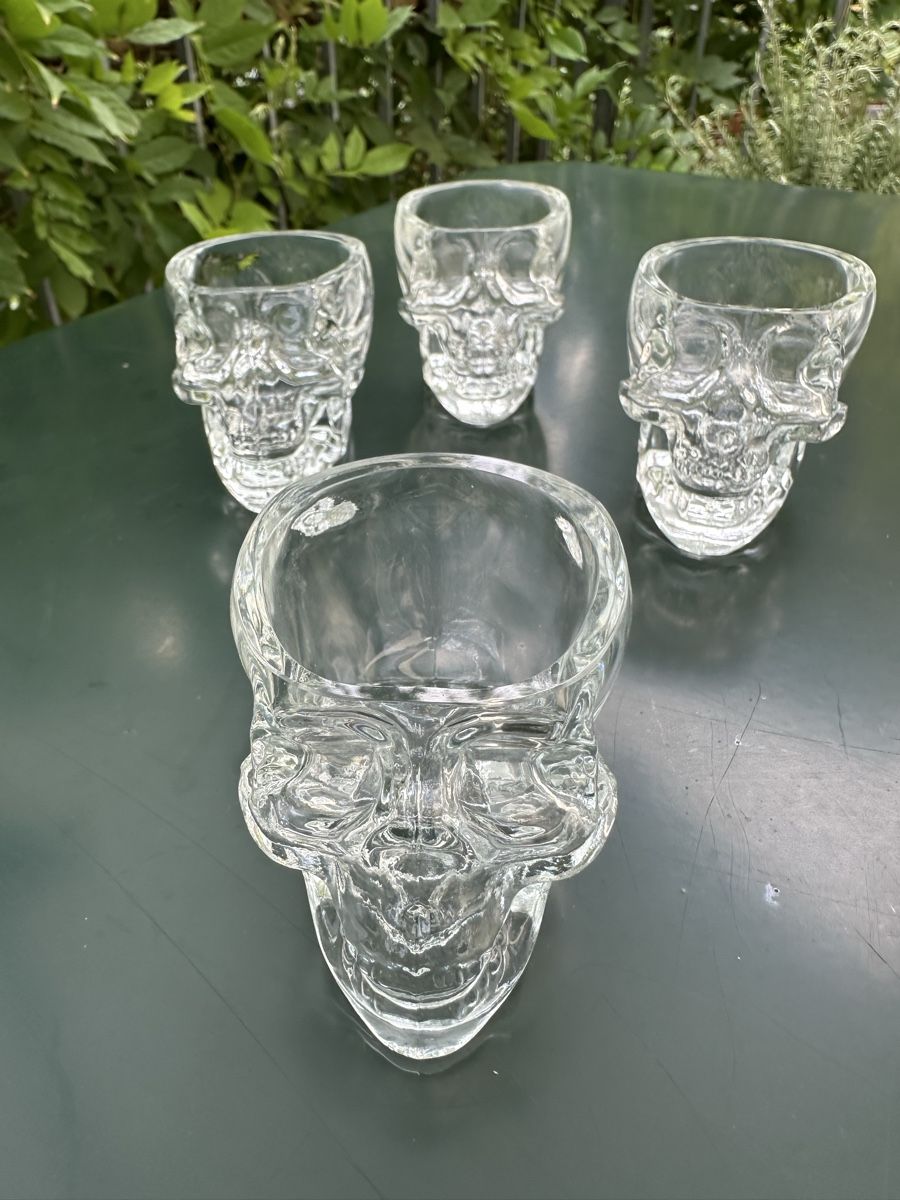 Gläser: Wodka-Gläser, Totenkopfform – Gebraucht aus Olten von Skater_man