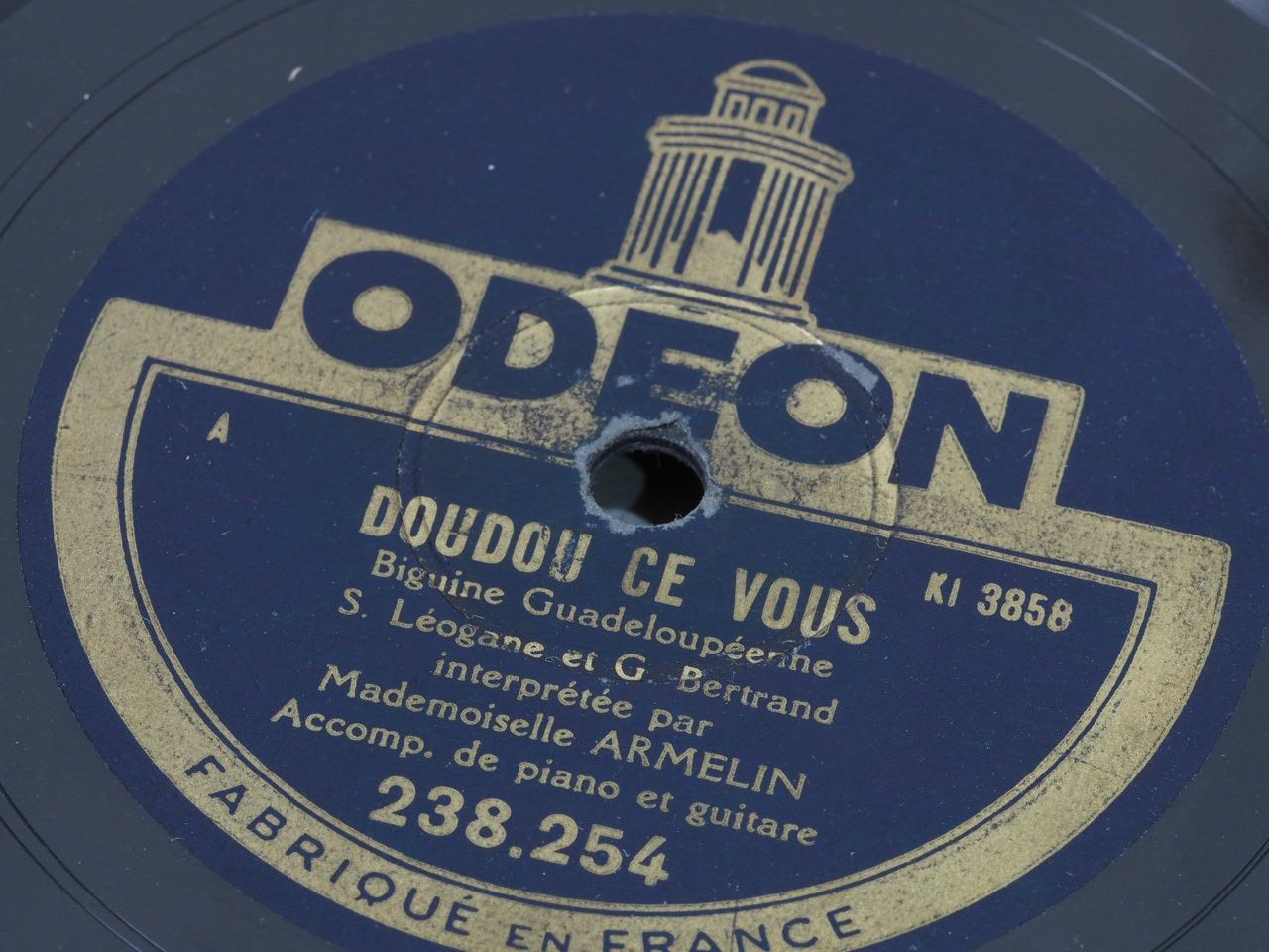 Vinyles: DISQUES 78 TOURS – D'occasion à Lausanne par Leag