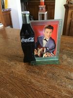 Rare vintage présentoir cadre Coca Cola + CP Johnny Hallyday