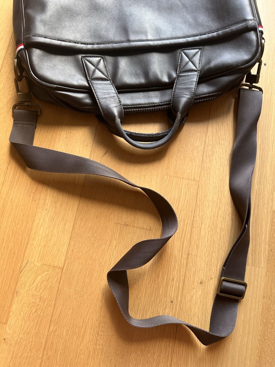 Tommy Hilfiger Borse: Tommy Hilfiger Laptop Bag Brown Fair Condition – Difettoso da Horgen venduto da ger_2y92 5
