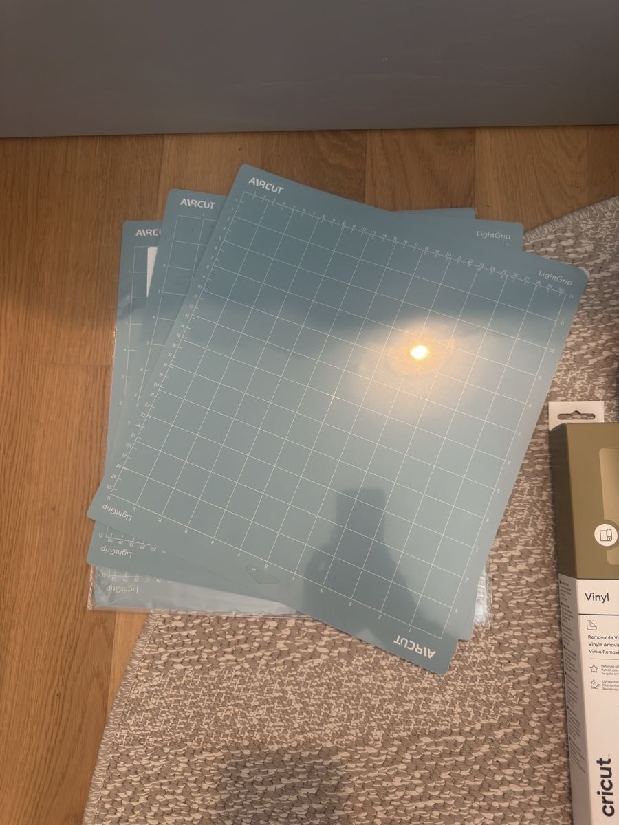 Alle Maschinen: Cricut Maker With Mini Press & Accessories – Gebraucht aus Aarau von Agp_Thrift44 4