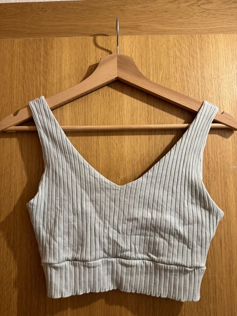 Tops: Crossover Crop Top & Crop Top – D'occasion à Grindelwald par Loredana_Crescente 2