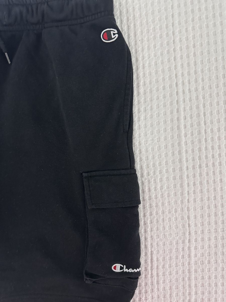 Champion Pantaloni: Champion Cargo Shorts Schwarz  – Usato da Oberurnen venduto da nes_8xqt 3