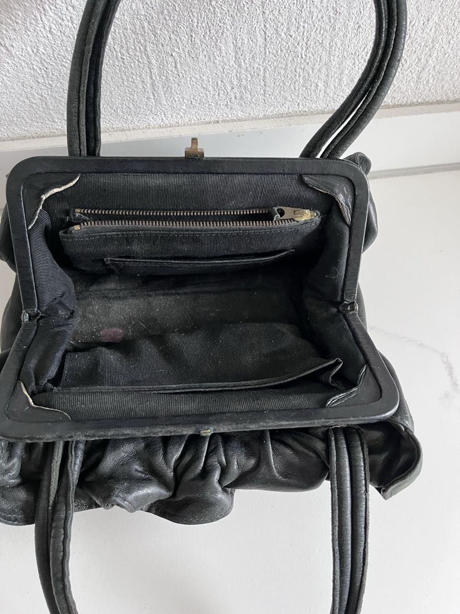 Taschen für Damen: Schwarze Lederhandtasche – Gebraucht aus Russikon von sparklingvision 3